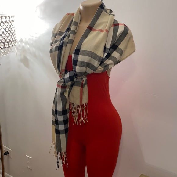 Stylish Scarf - Picture 2 of 8